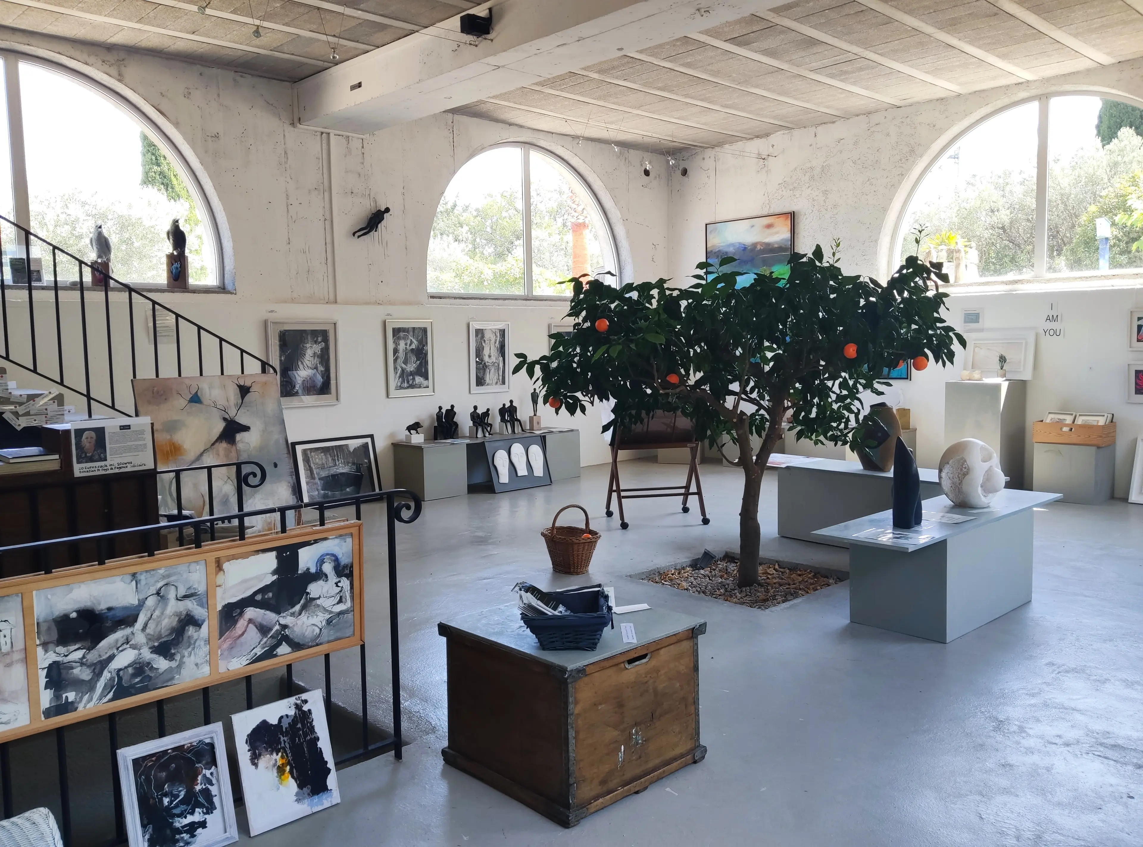 Galerie d’art indépendante à Seillans avec peintures et sculptures