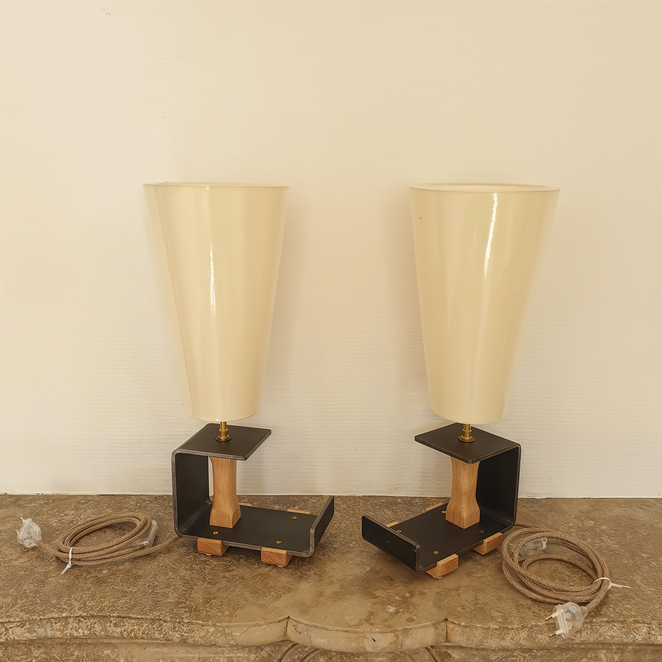 Paire de luminaires Art Déco, chêne massif & métal image 3