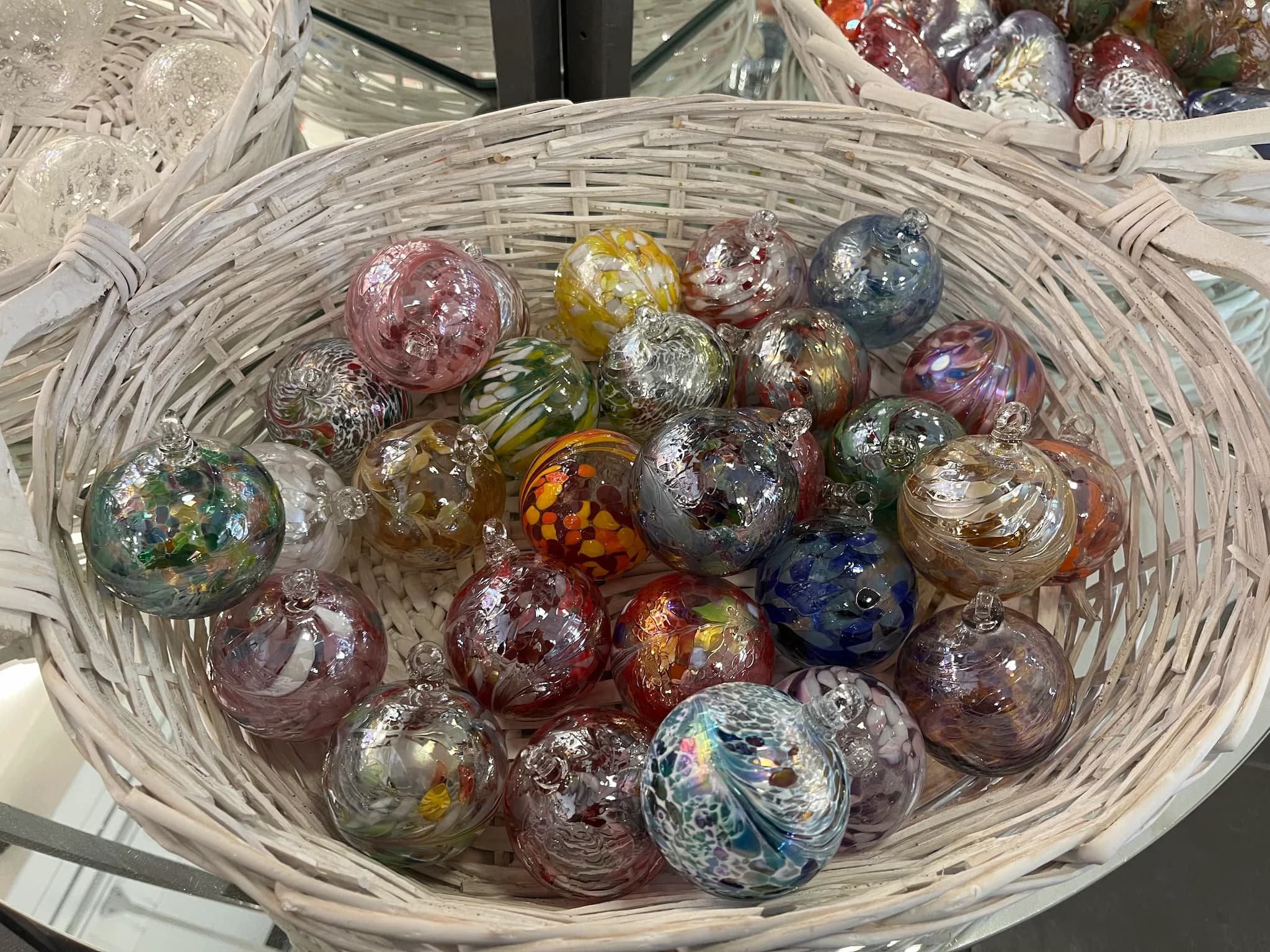 Boule de Noël soufflée, verre artisanal image 3