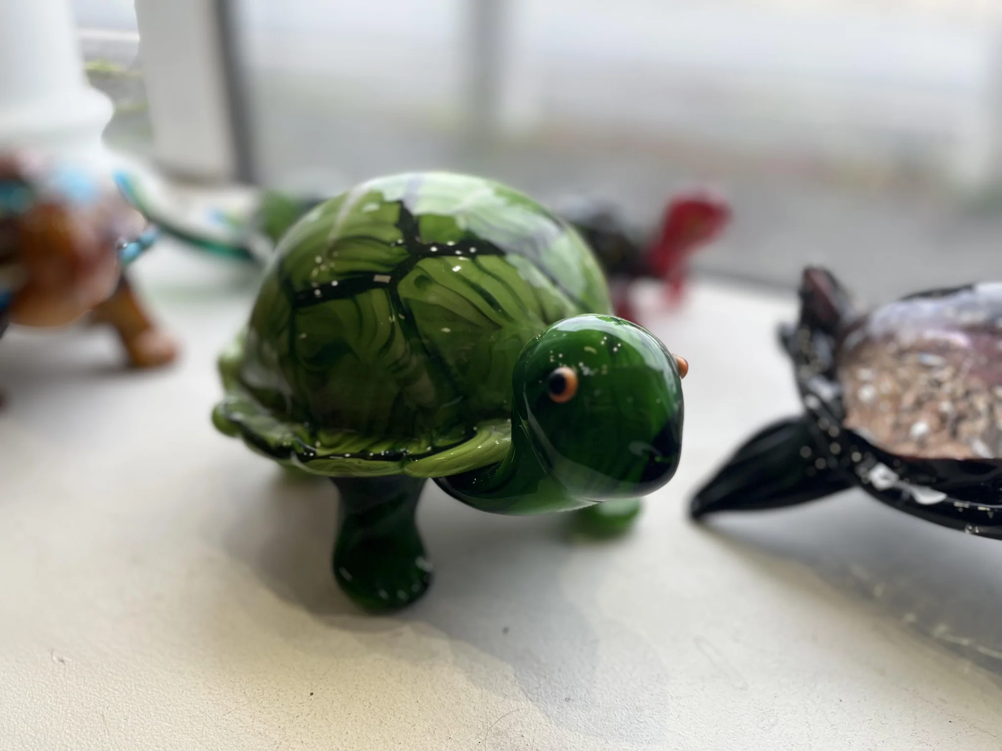 Tortue en verre soufflé, pièce artisanale image 3