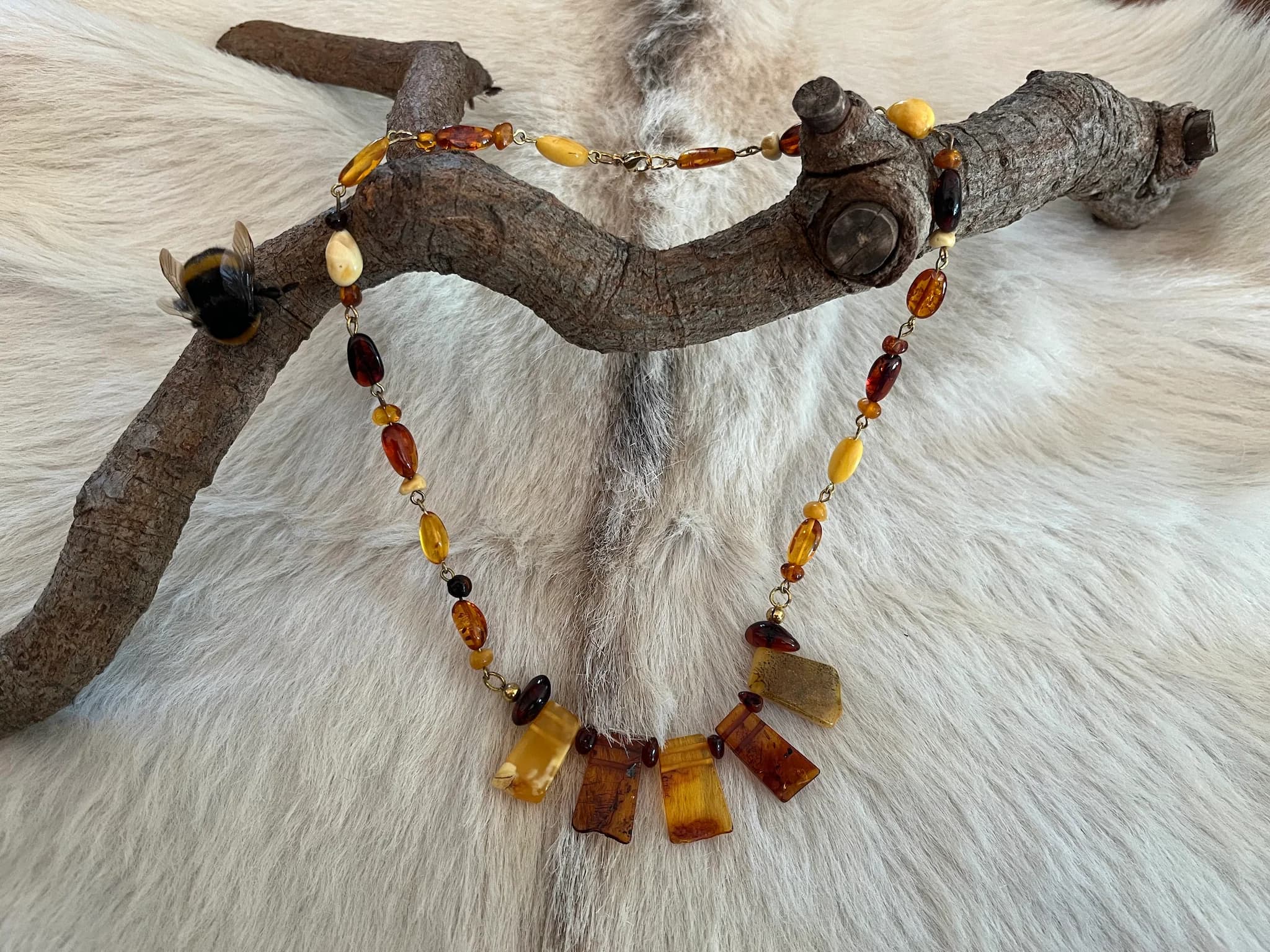 Collier plastron en ambre de la Baltique image 5