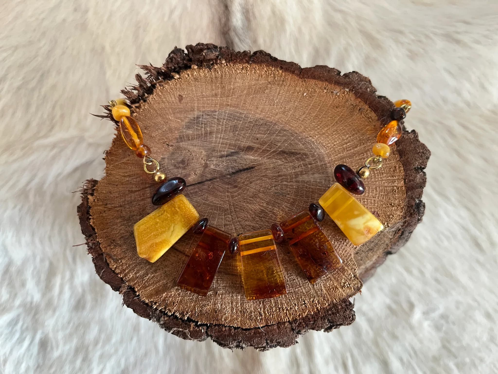 Collier plastron en ambre de la Baltique image 4