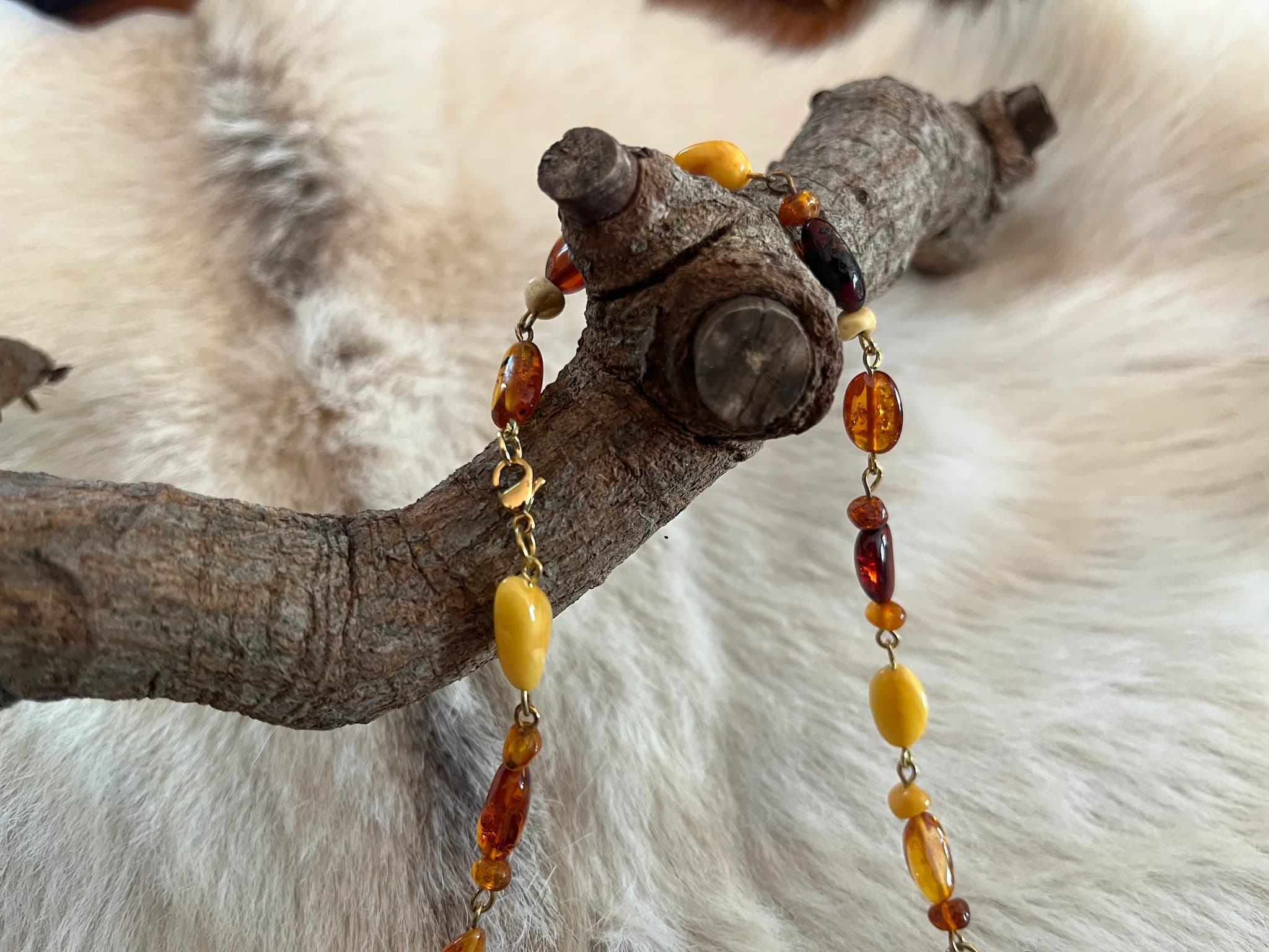 Collier plastron en ambre de la Baltique image 6