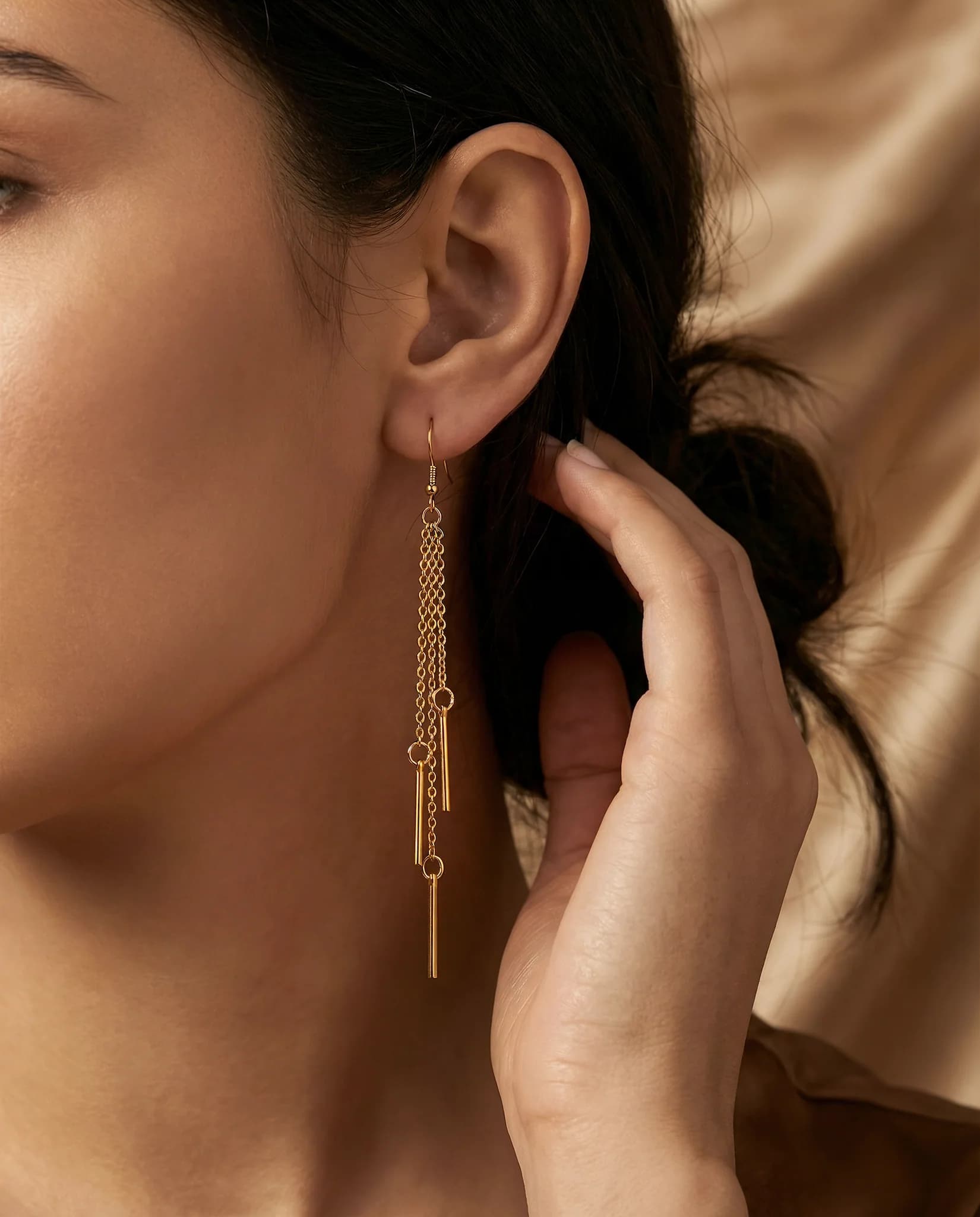 Boucles d’oreilles chaînettes dorées à tubes image 2