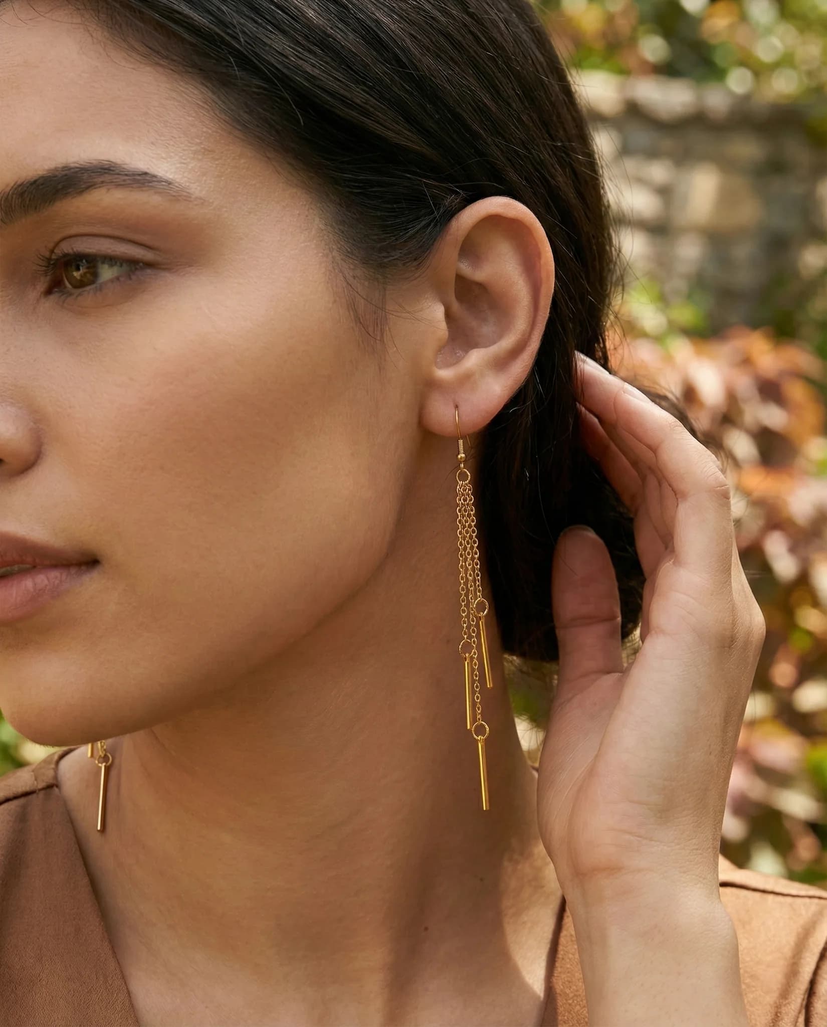 Boucles d’oreilles chaînettes dorées à tubes image 1